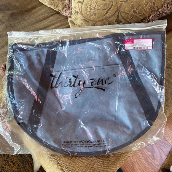 Brand New Thirty-One Round Utility Tote in Denim Distressed Pattern - Picture 9 of 11